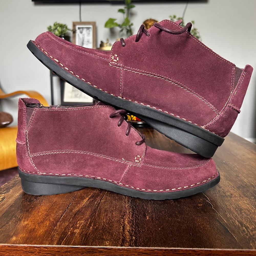 Clarks Womens 10W Burgundy Suede Lace Up Desert Chukka Boots 26104703 Moc Toe - Picture 3 of 6